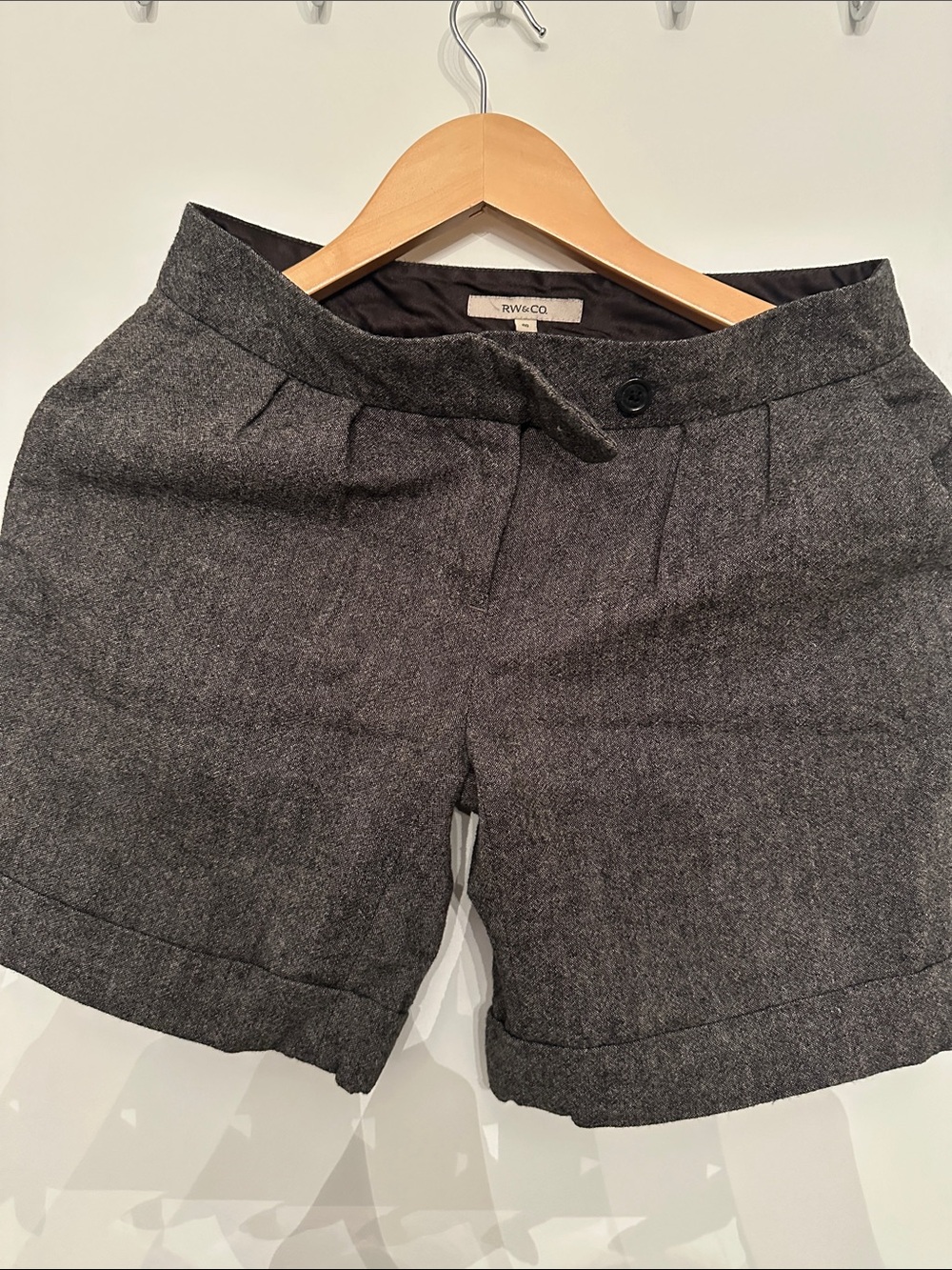 RW&CO. Women's Charcoal Gray Tailored Wool-Blend Shorts